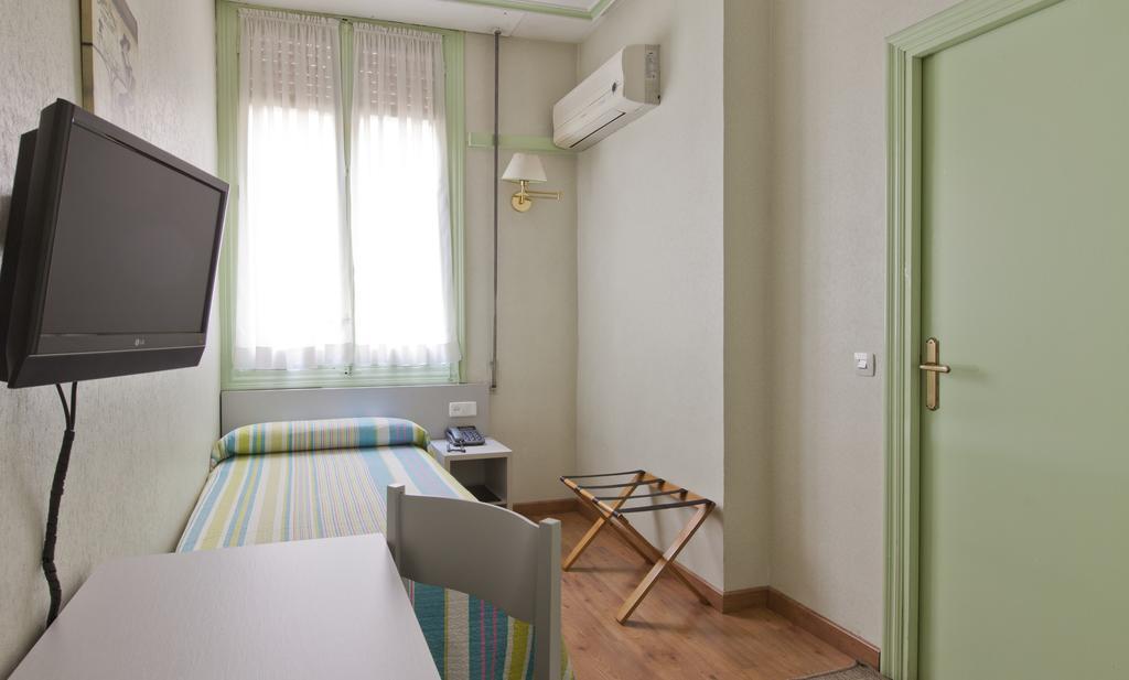 Hostal Andorra Madrid Exterior foto